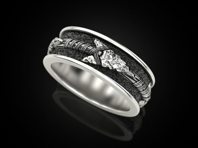 Silver Arrowhead Design Ring with intricate craftsmanship