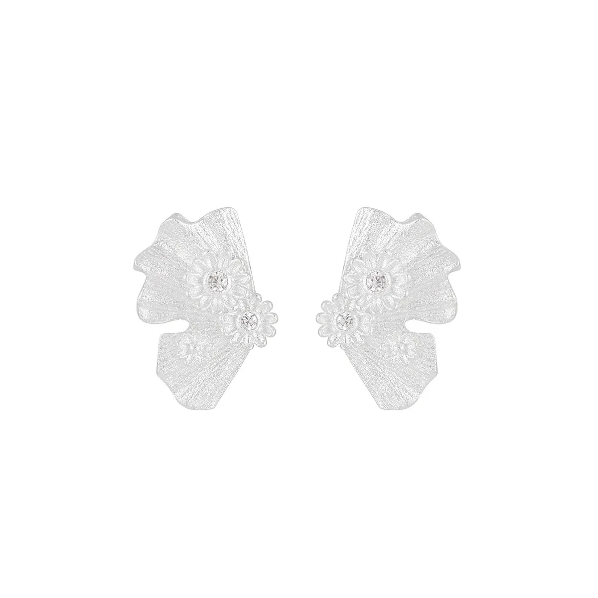 6 (4) Floral textured silver stud earrings made from high-quality Silver 925.
