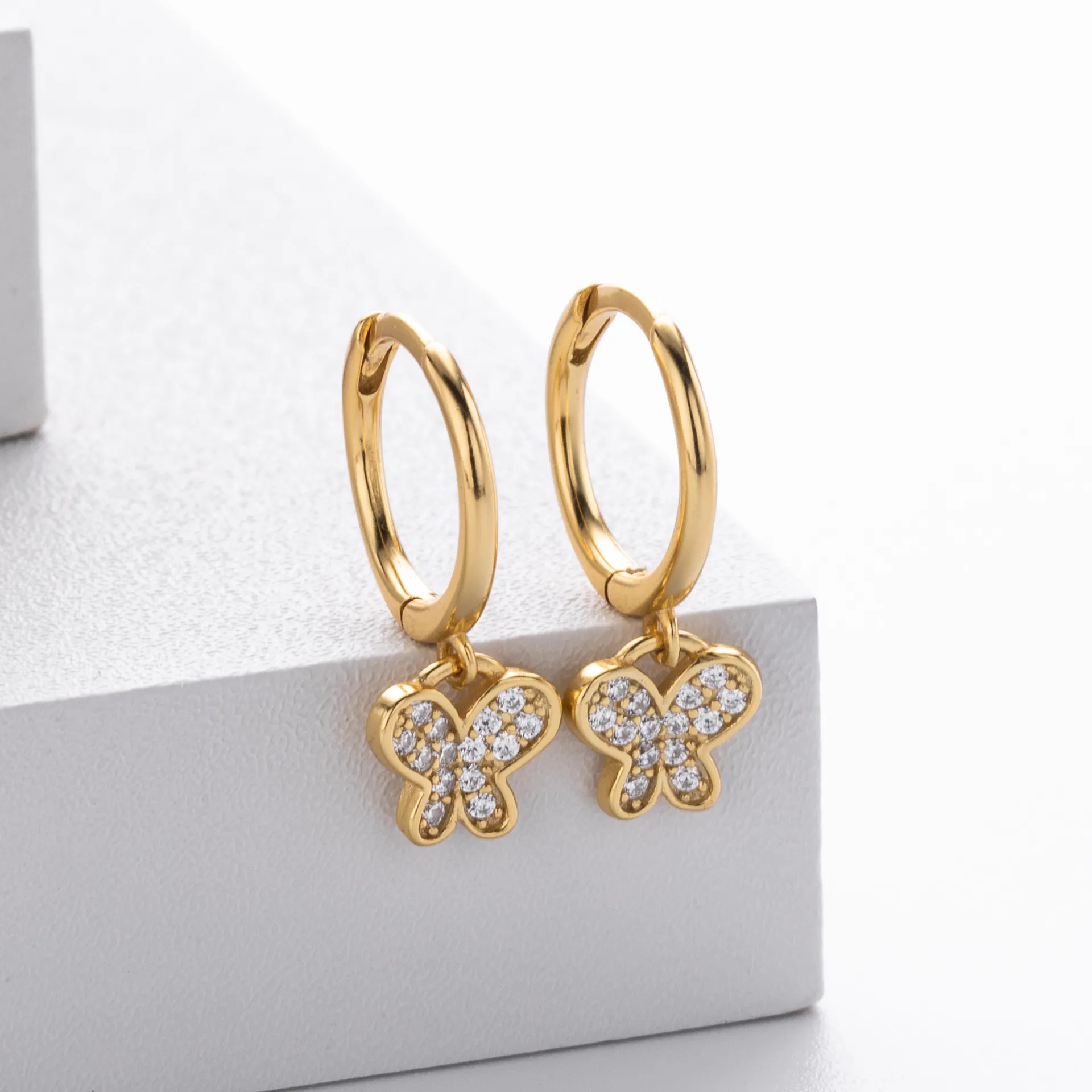 Wings of Sparkle: Delicate Brilliance in Flight