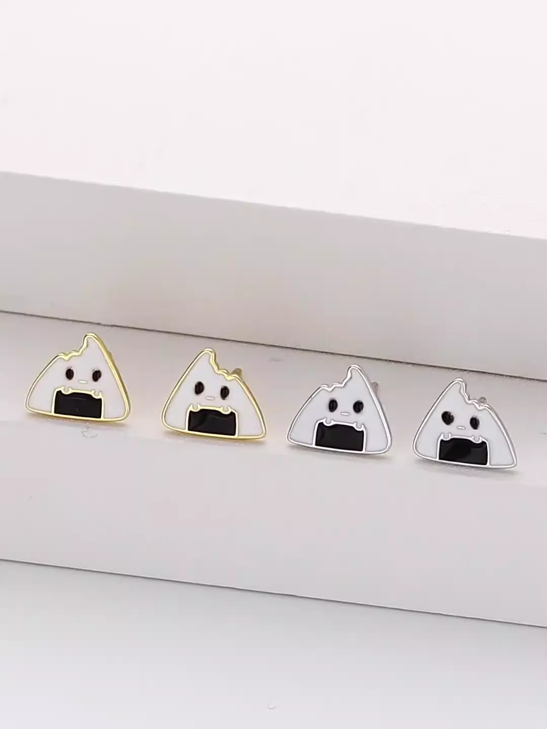 Kawaii Onigiri – stud earrings